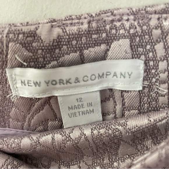 NWOT New York & Company Lavender Floral Embossed  Pencil Skirt - Picture 4 of 9